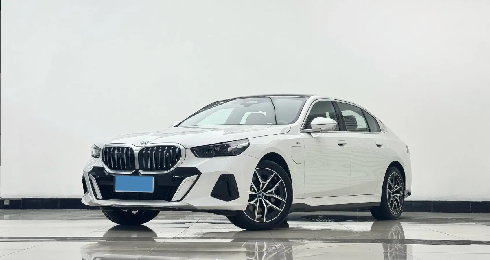 2025 BMW i5 BEV 96.96KWH,autocango,china used car exporter,china ev exporter,chinese used car exporter,chinese used ev exporter