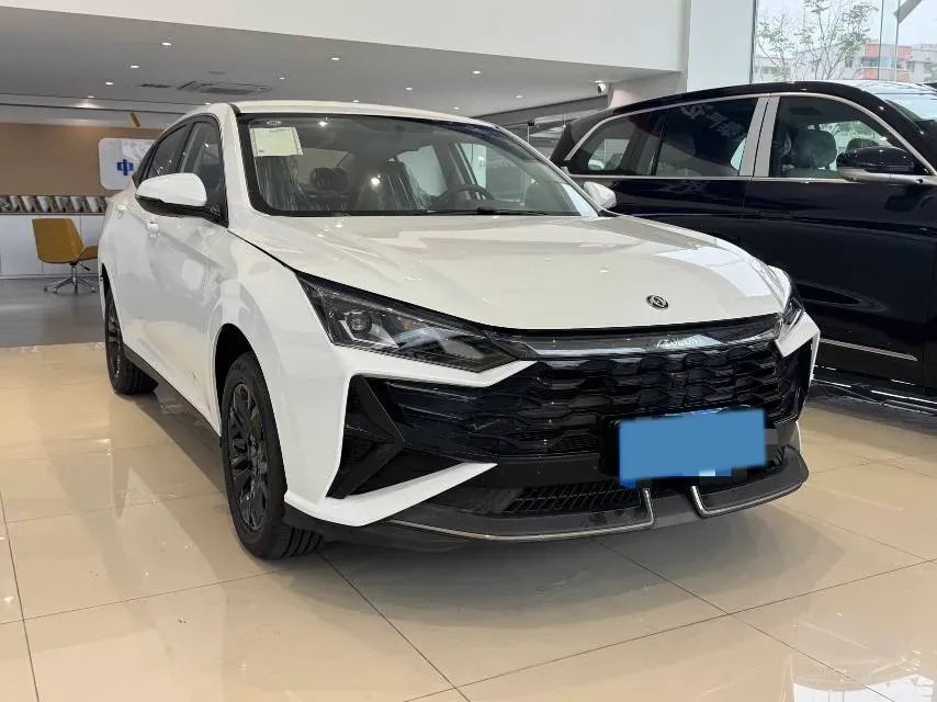 2024 DongFeng Aeolus YiXuan 1.5L 125HP L4 6DCT,autocango,china used car exporter,china ev exporter,chinese used car exporter,chinese used ev exporter