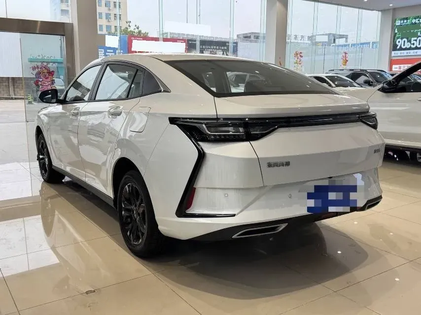 2024 DongFeng Aeolus YiXuan 1.5L 125HP L4 6DCT,autocango,china used car exporter,china ev exporter,chinese used car exporter,chinese used ev exporter