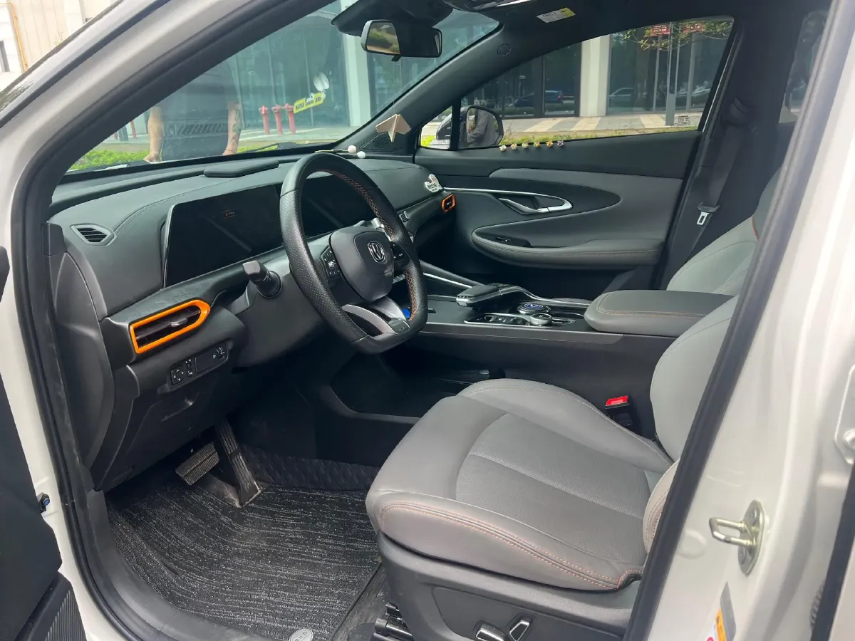 2022 ChangAn UNI-T 1.5T 188HP L4 7DCT,autocango,china used car exporter,china ev exporter,chinese used car exporter,chinese used ev exporter