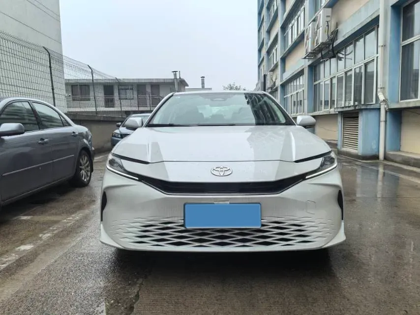 2024 Toyota Camry 2.0L 152HP L4 E-CVT Hybrid,autocango,china used car exporter,china ev exporter,chinese used car exporter,chinese used ev exporter
