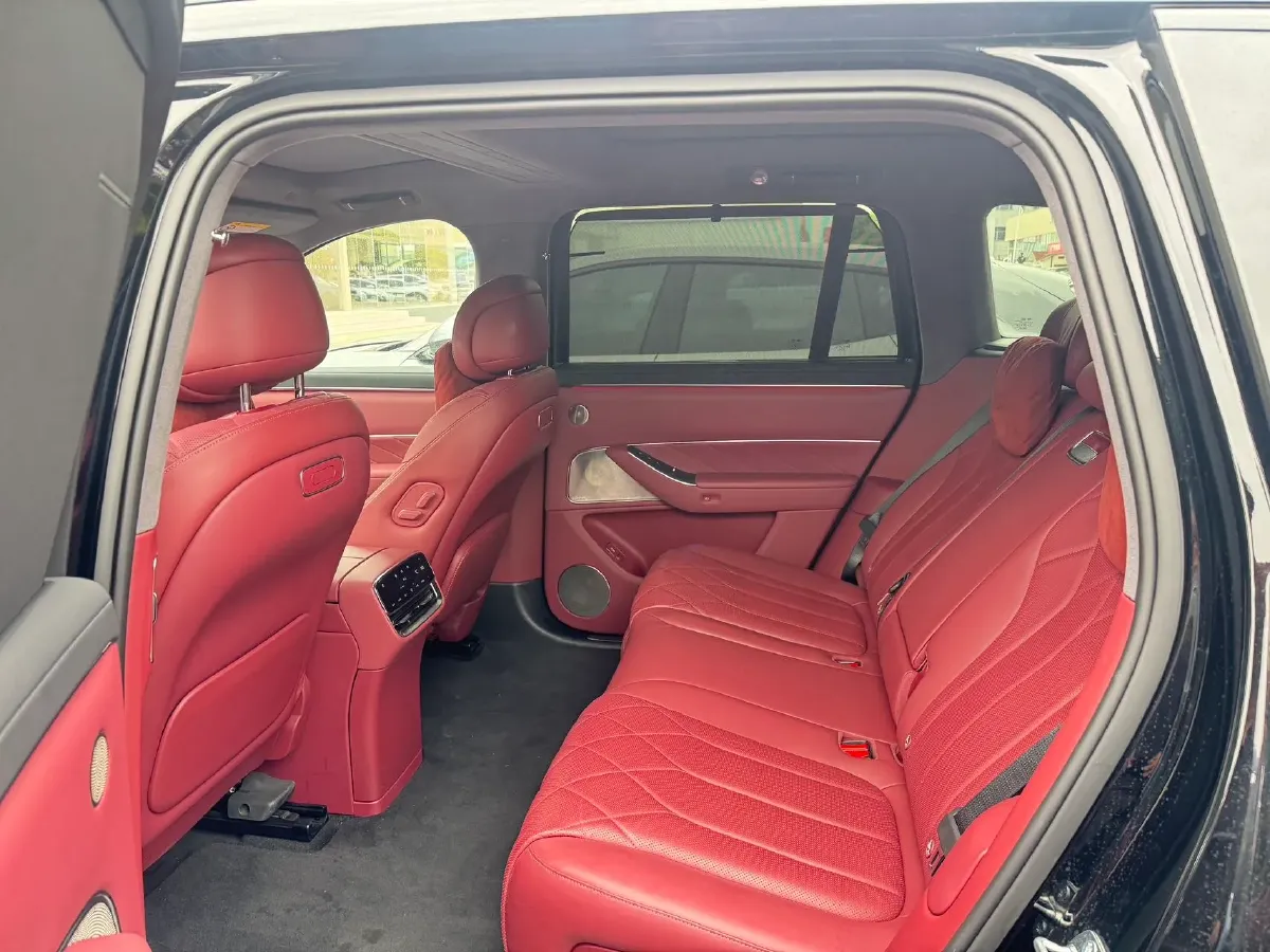 2025 AITO AITO M8 REEV 160HP REEV 53.4KWH,autocango,china used car exporter,china ev exporter,chinese used car exporter,chinese used ev exporter