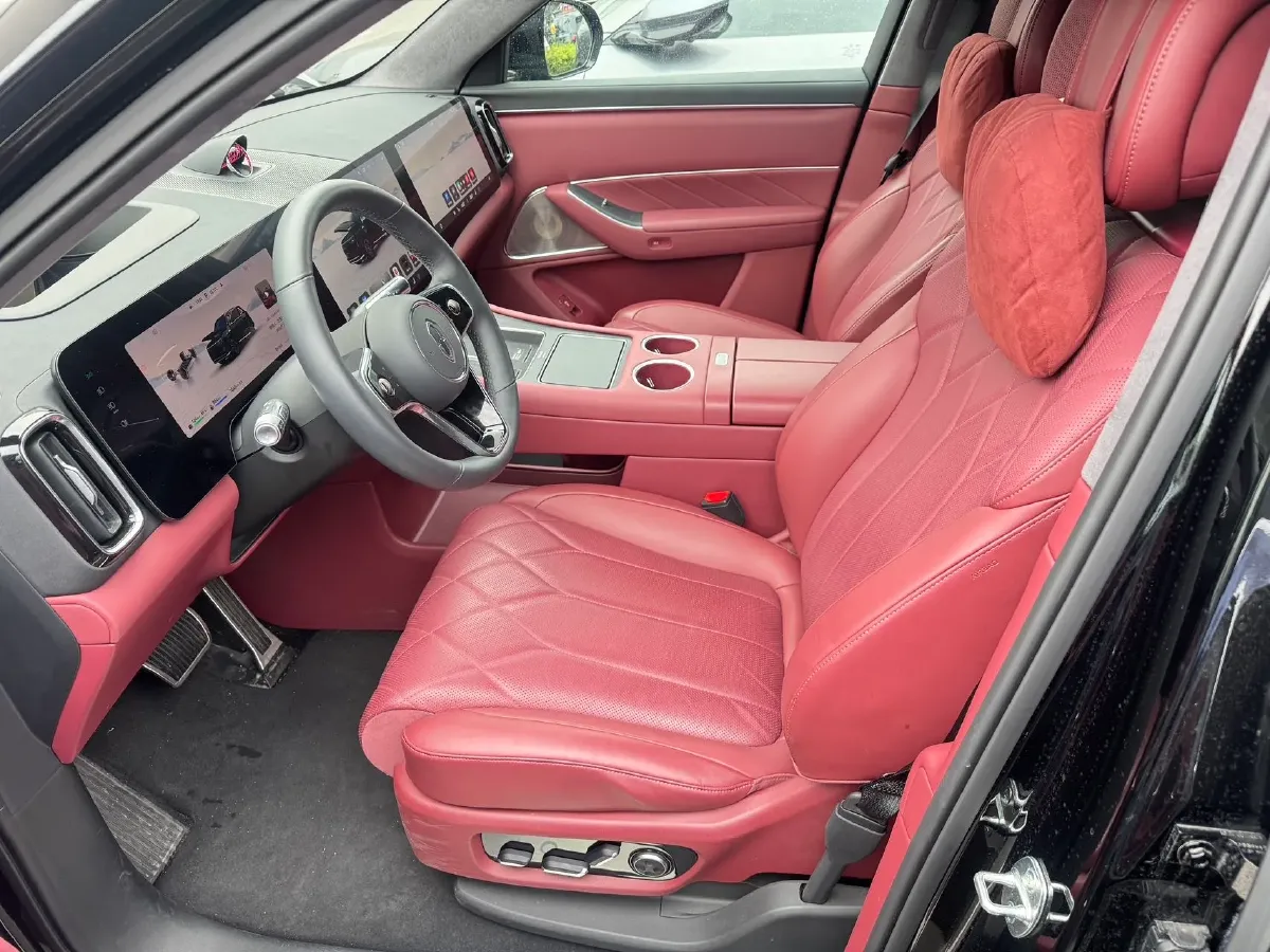 2025 AITO AITO M8 REEV 160HP REEV 53.4KWH,autocango,china used car exporter,china ev exporter,chinese used car exporter,chinese used ev exporter