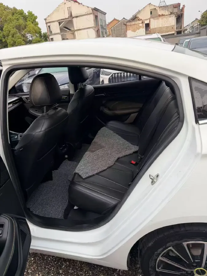 2021 Roewe i5 1.5L 120HP L4 CVT,autocango,china used car exporter,china ev exporter,chinese used car exporter,chinese used ev exporter