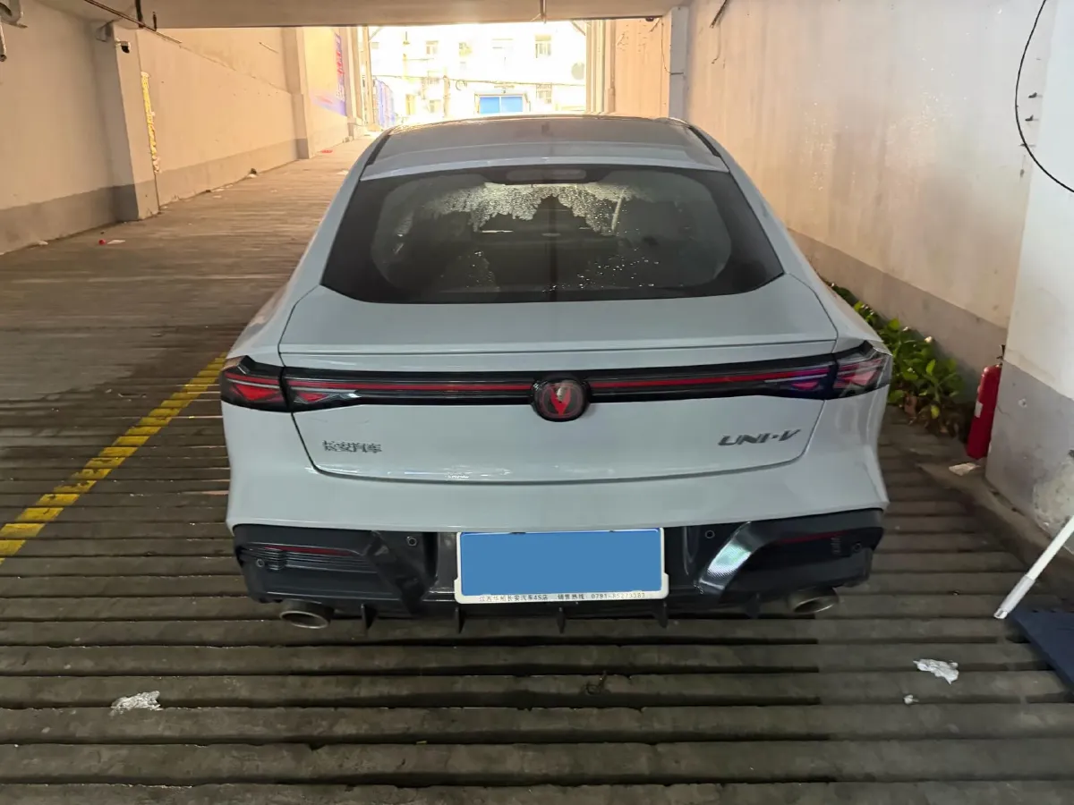 2025 ChangAn UNI-V 1.5T 192HP L4 7DCT,autocango,china used car exporter,china ev exporter,chinese used car exporter,chinese used ev exporter