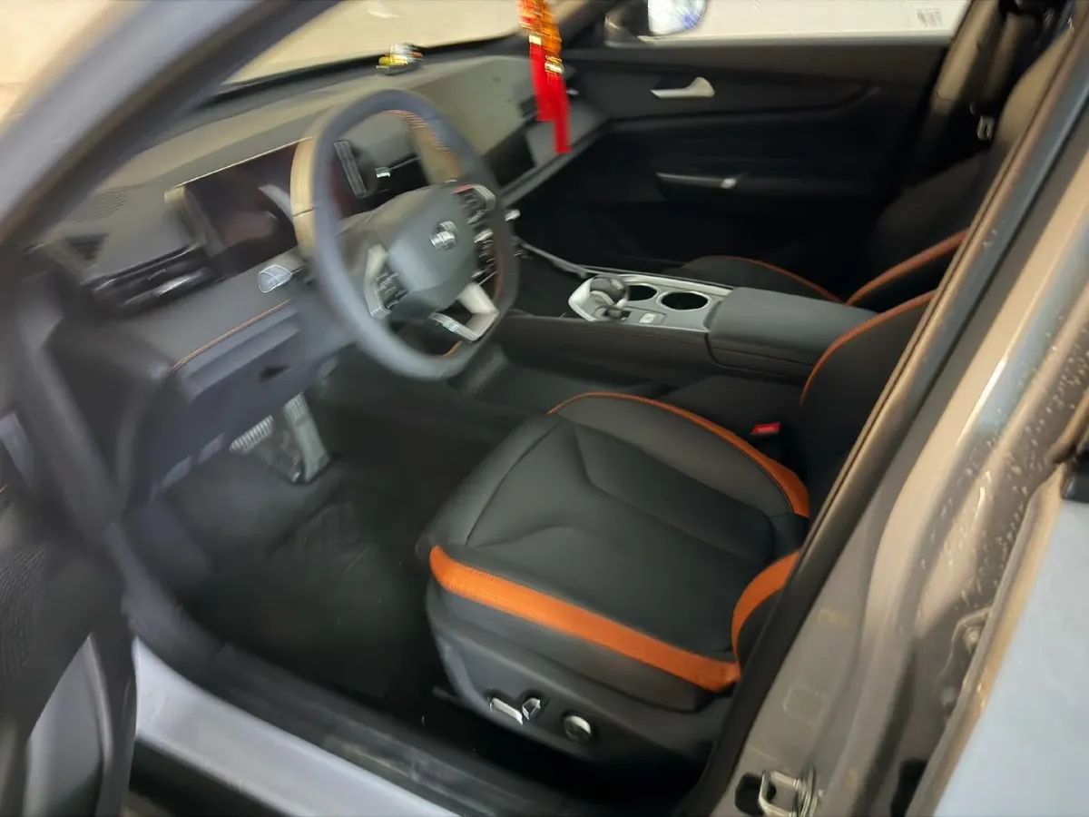 2025 ChangAn UNI-V 1.5T 192HP L4 7DCT,autocango,china used car exporter,china ev exporter,chinese used car exporter,chinese used ev exporter