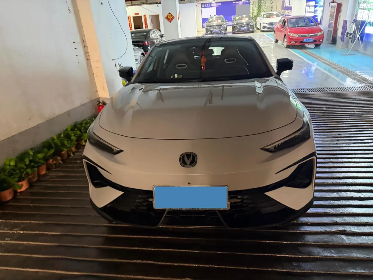 2025 ChangAn UNI-V 1.5T 192HP L4 7DCT,autocango,china used car exporter,china ev exporter,chinese used car exporter,chinese used ev exporter