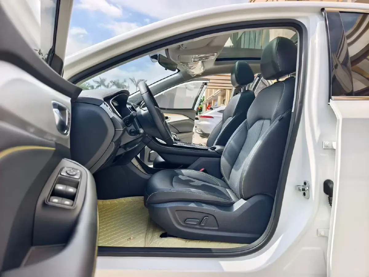 2022 JMC YuHu 7 2.0T 141HP L4 8AT,autocango,china used car exporter,china ev exporter,chinese used car exporter,chinese used ev exporter