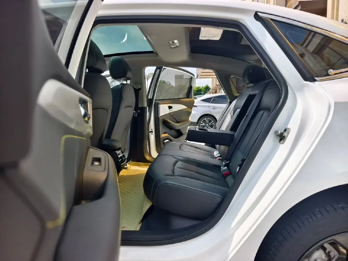 2022 JMC YuHu 7 2.0T 141HP L4 8AT,autocango,china used car exporter,china ev exporter,chinese used car exporter,chinese used ev exporter