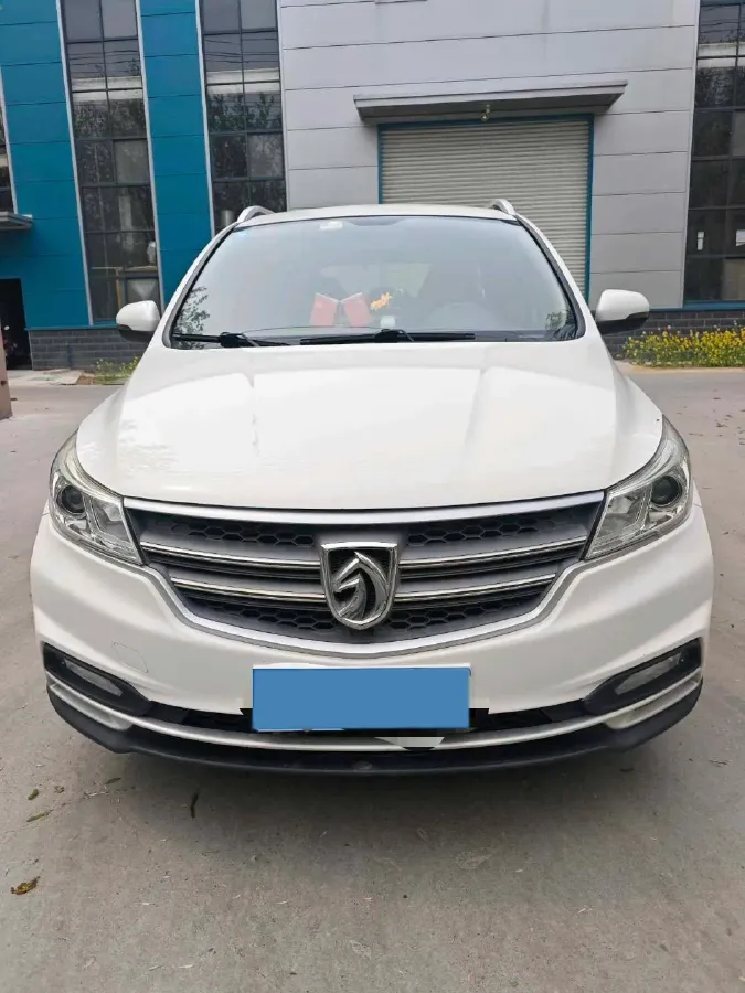 2019 BaoJun 730 1.5L 105HP L4 6MT,autocango,china used car exporter,china ev exporter,chinese used car exporter,chinese used ev exporter