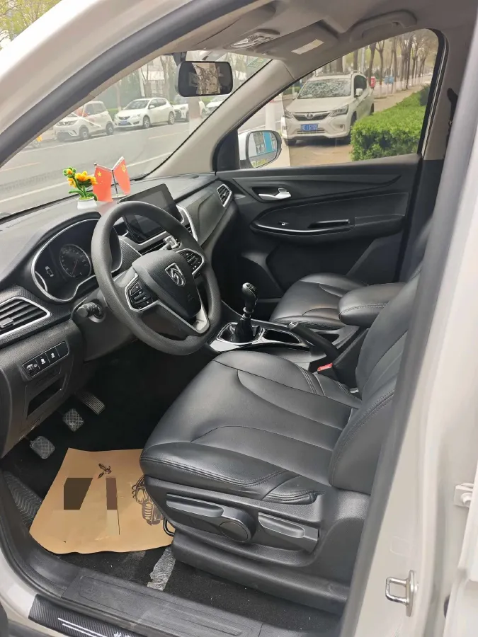 2019 BaoJun 730 1.5L 105HP L4 6MT,autocango,china used car exporter,china ev exporter,chinese used car exporter,chinese used ev exporter