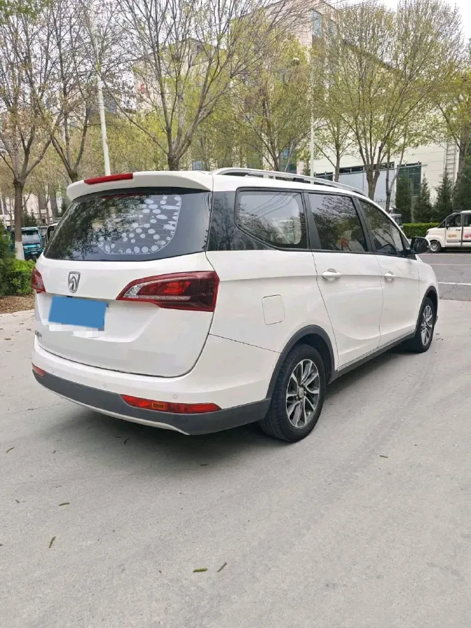 2019 BaoJun 730 1.5L 105HP L4 6MT,autocango,china used car exporter,china ev exporter,chinese used car exporter,chinese used ev exporter