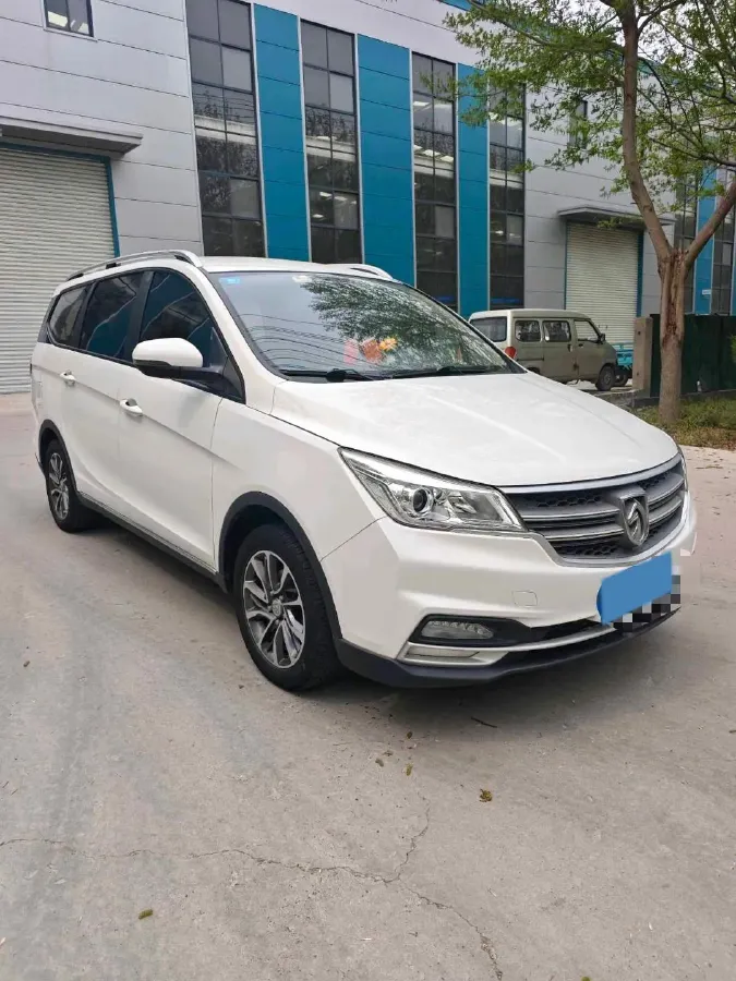 2019 BaoJun 730 1.5L 105HP L4 6MT,autocango,china used car exporter,china ev exporter,chinese used car exporter,chinese used ev exporter