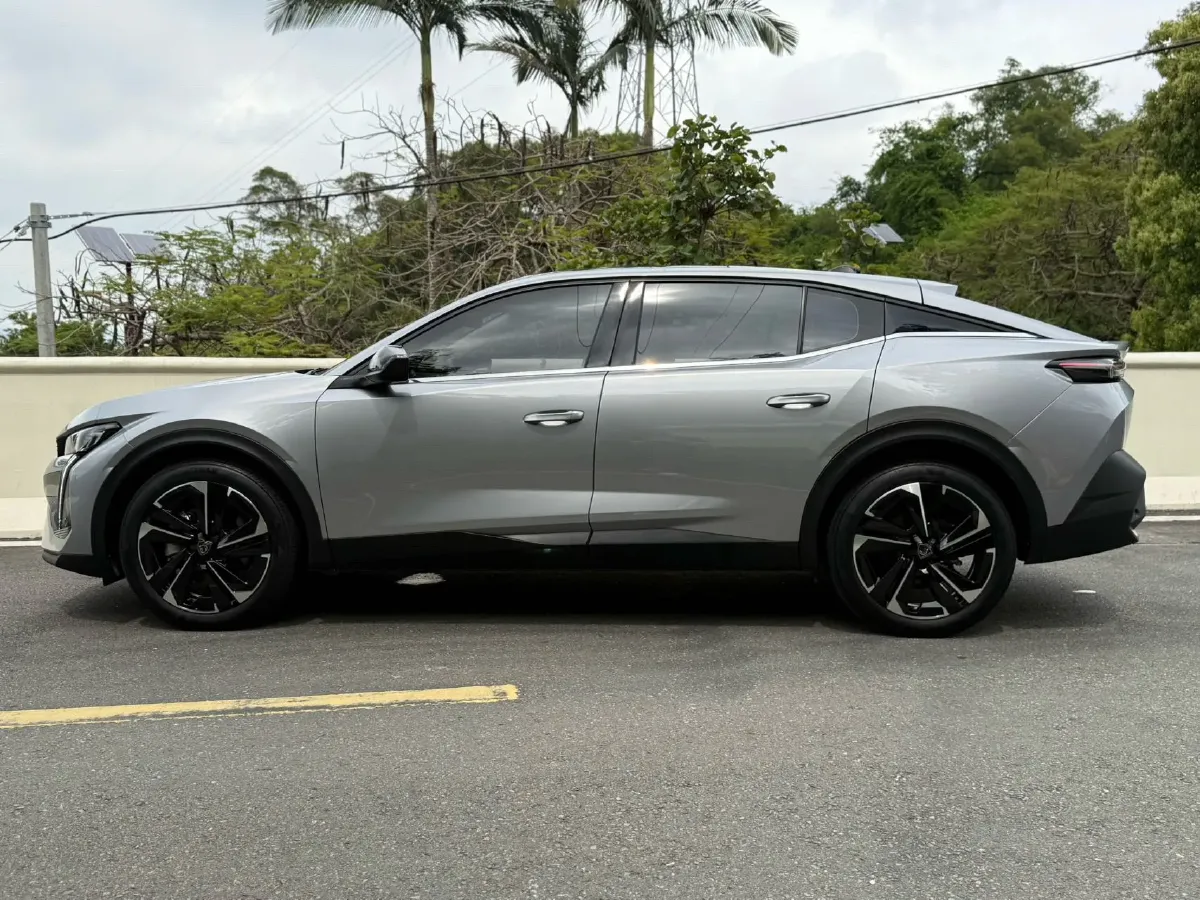 2023 Peugeot 408X 1.6T 175HP L4 8AT,autocango,china used car exporter,china ev exporter,chinese used car exporter,chinese used ev exporter