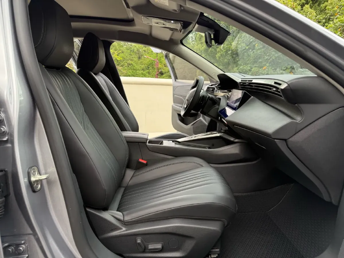 2023 Peugeot 408X 1.6T 175HP L4 8AT,autocango,china used car exporter,china ev exporter,chinese used car exporter,chinese used ev exporter