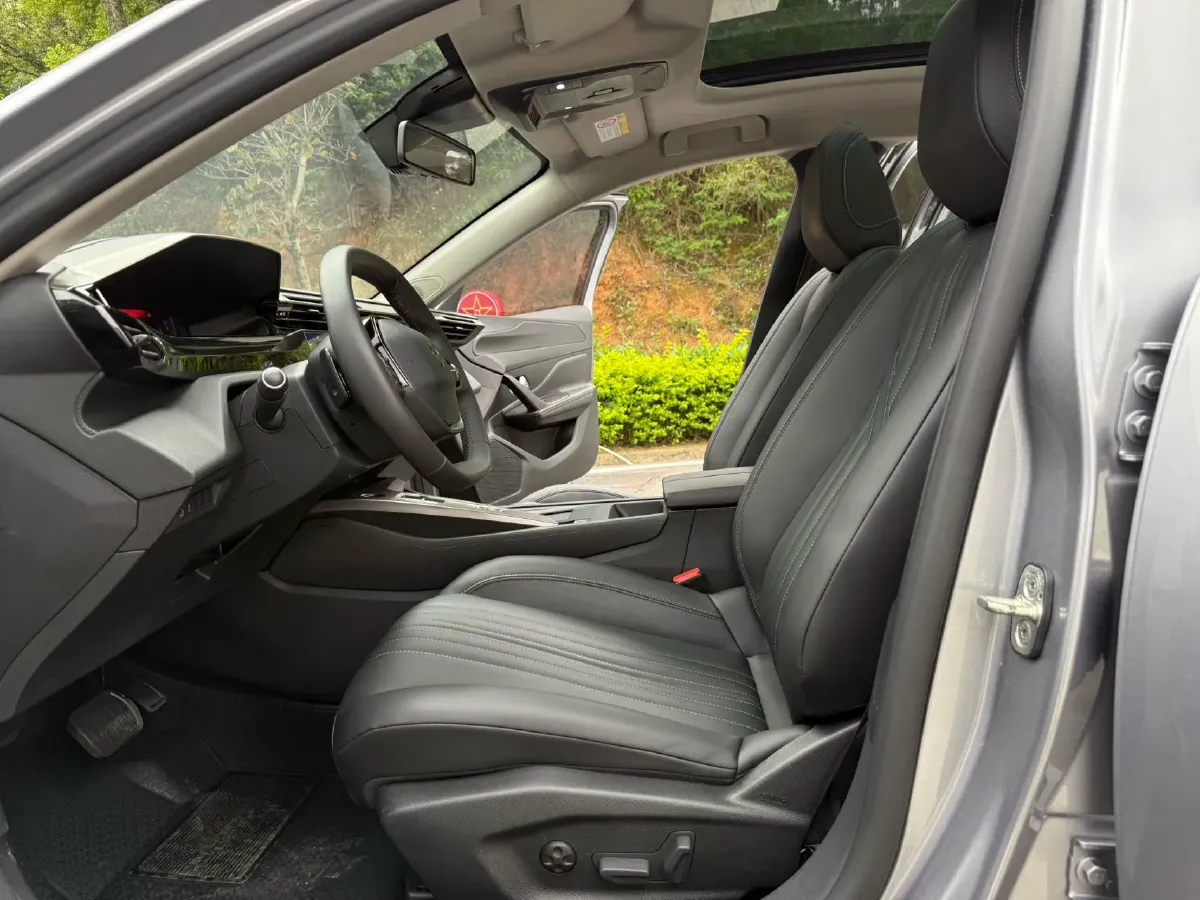 2023 Peugeot 408X 1.6T 175HP L4 8AT,autocango,china used car exporter,china ev exporter,chinese used car exporter,chinese used ev exporter