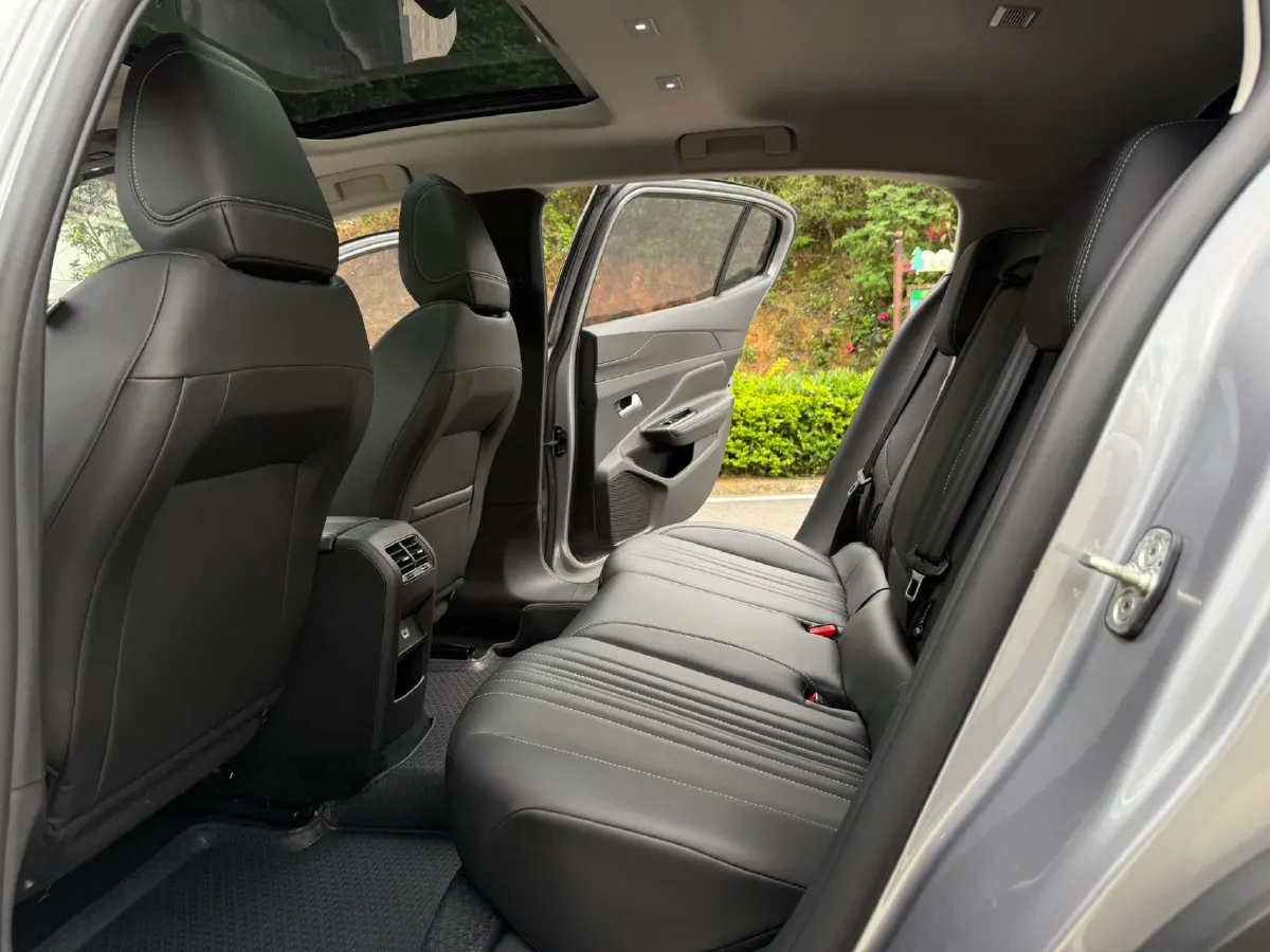 2023 Peugeot 408X 1.6T 175HP L4 8AT,autocango,china used car exporter,china ev exporter,chinese used car exporter,chinese used ev exporter