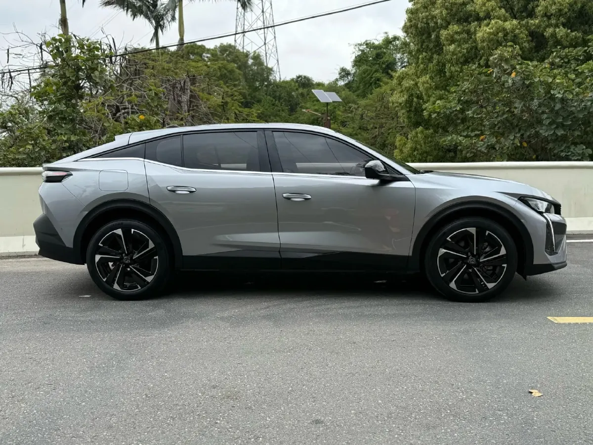 2023 Peugeot 408X 1.6T 175HP L4 8AT,autocango,china used car exporter,china ev exporter,chinese used car exporter,chinese used ev exporter