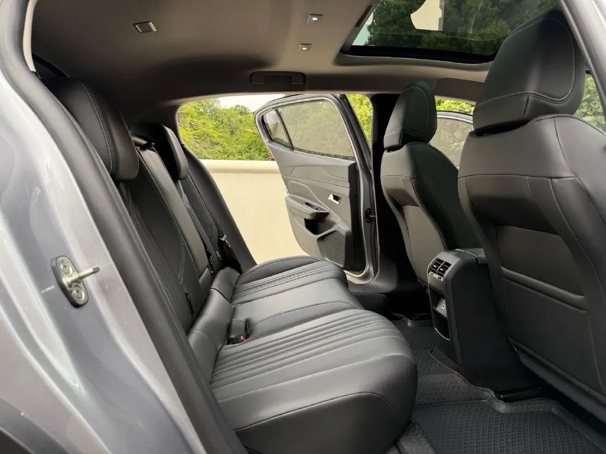 2023 Peugeot 408X 1.6T 175HP L4 8AT,autocango,china used car exporter,china ev exporter,chinese used car exporter,chinese used ev exporter