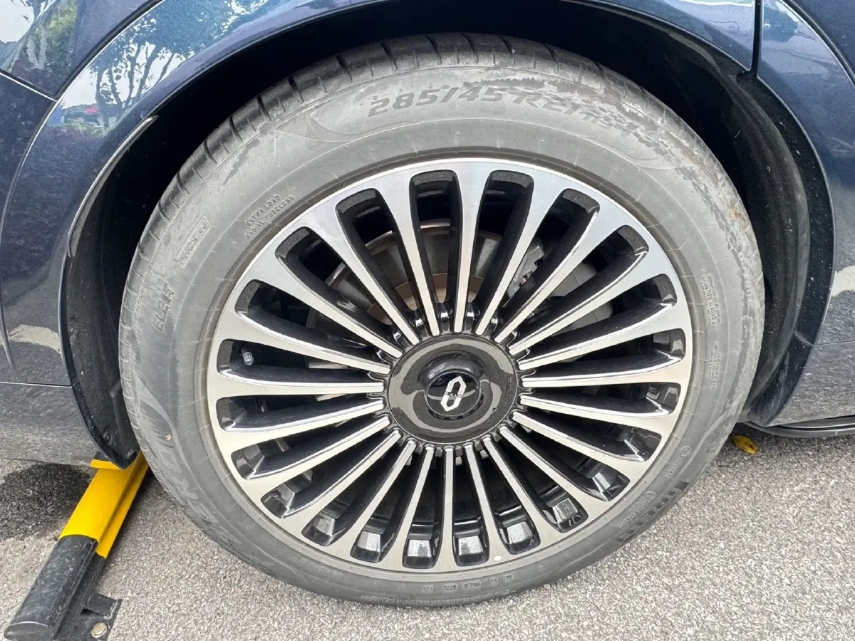 2025 AITO AITO M9 REEV 160HP REEV 52KWH,autocango,china used car exporter,china ev exporter,chinese used car exporter,chinese used ev exporter