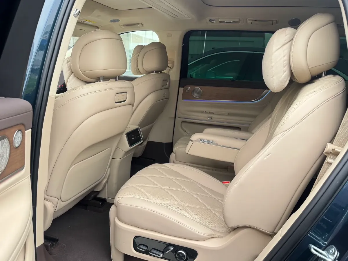 2025 AITO AITO M9 REEV 160HP REEV 52KWH,autocango,china used car exporter,china ev exporter,chinese used car exporter,chinese used ev exporter