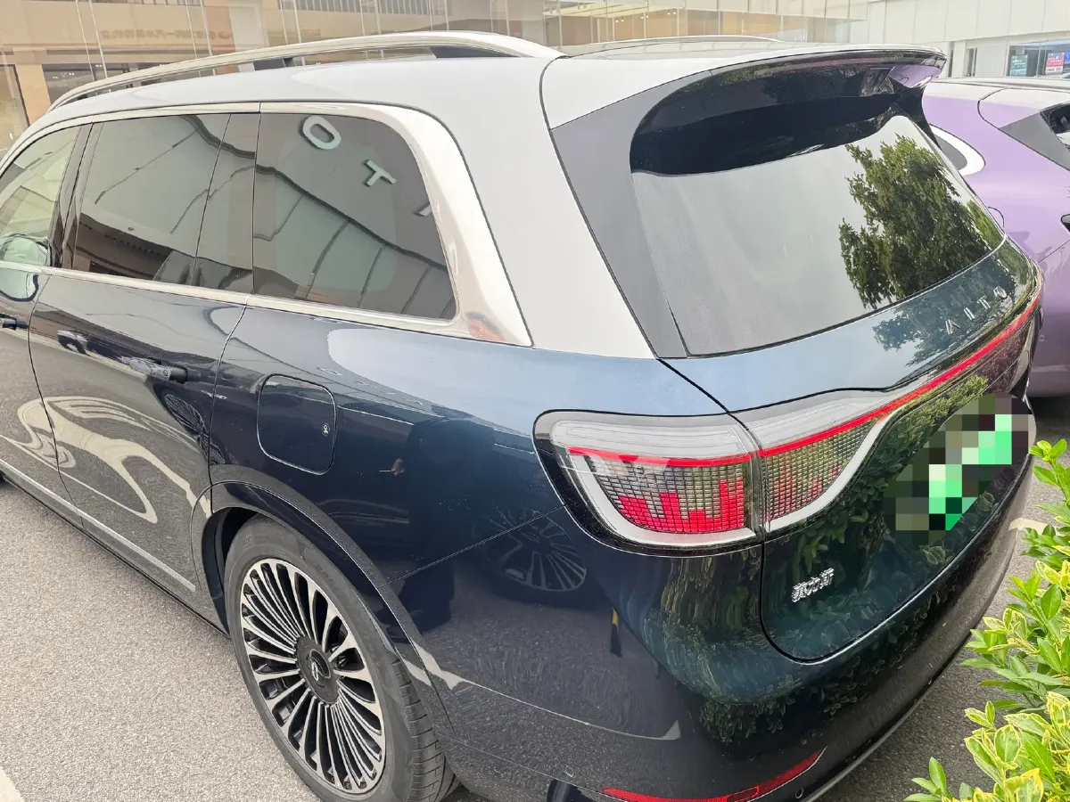 2025 AITO AITO M9 REEV 160HP REEV 52KWH,autocango,china used car exporter,china ev exporter,chinese used car exporter,chinese used ev exporter