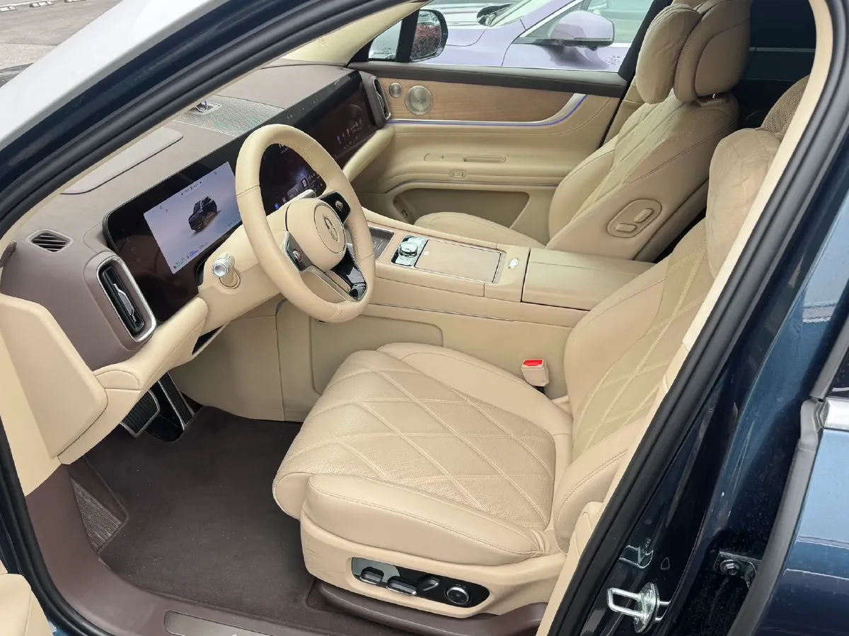 2025 AITO AITO M9 REEV 160HP REEV 52KWH,autocango,china used car exporter,china ev exporter,chinese used car exporter,chinese used ev exporter