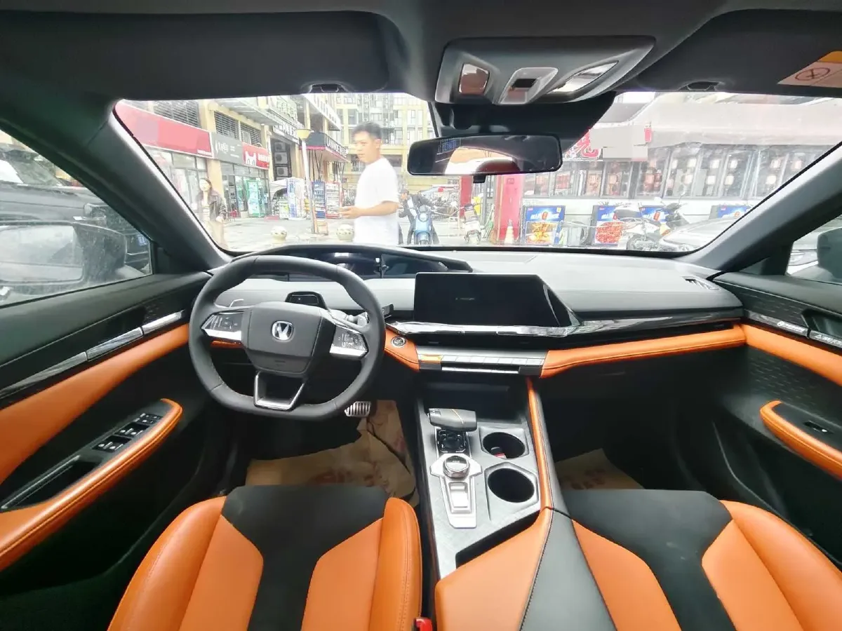 2023 ChangAn UNI-V 1.5T 188HP L4 7DCT,autocango,china used car exporter,china ev exporter,chinese used car exporter,chinese used ev exporter