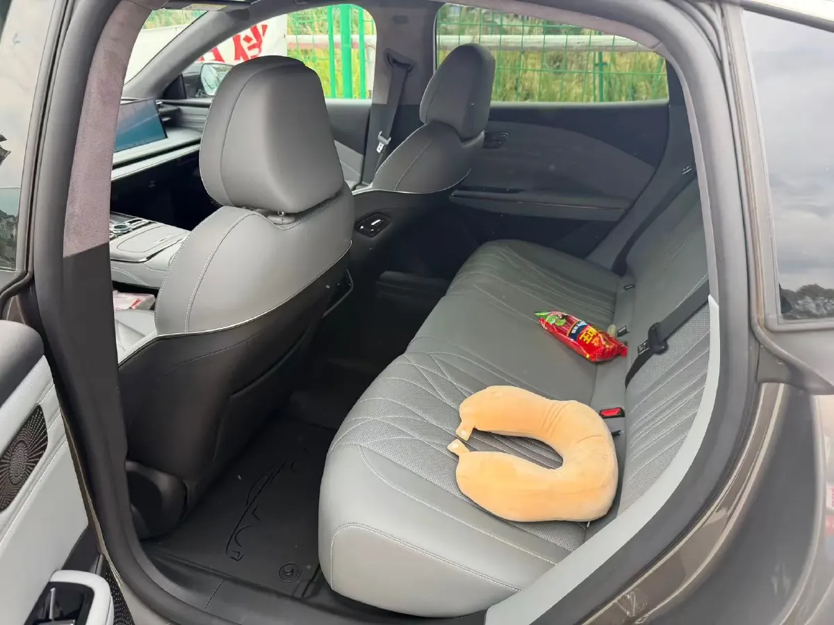 2025 Geely Galaxy E8 BEV 76KWH,autocango,china used car exporter,china ev exporter,chinese used car exporter,chinese used ev exporter