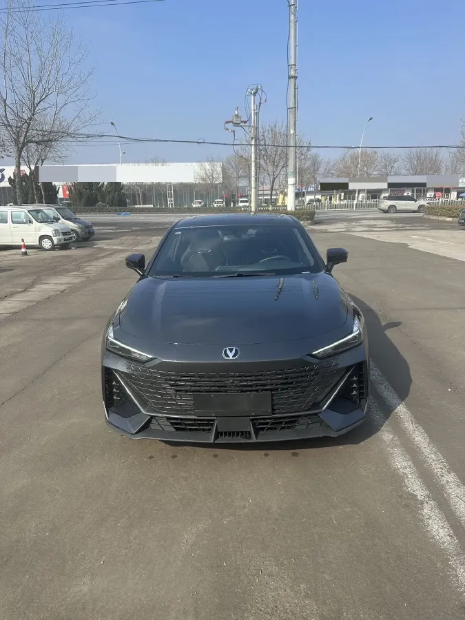 2023 ChangAn UNI-V 1.5T 188HP L4 7DCT,autocango,china used car exporter,china ev exporter,chinese used car exporter,chinese used ev exporter