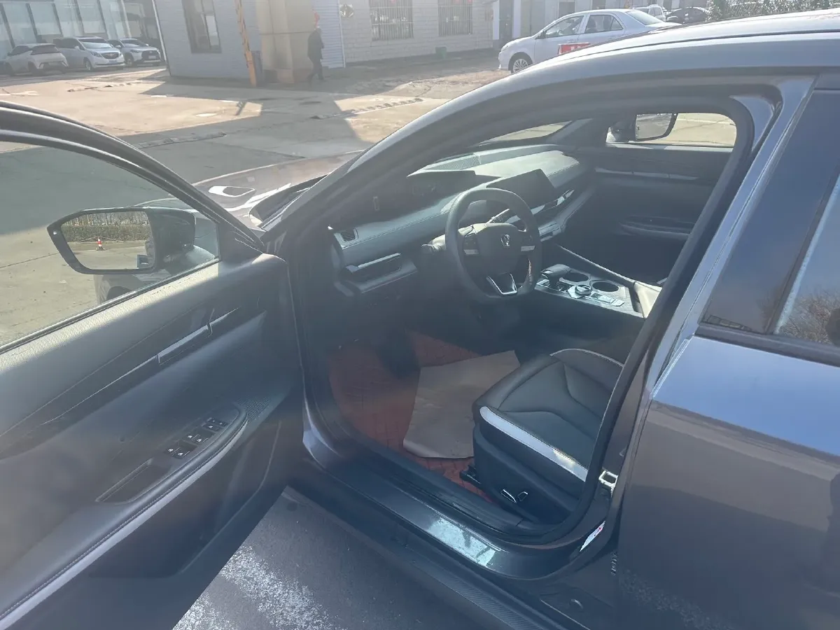 2023 ChangAn UNI-V 1.5T 188HP L4 7DCT,autocango,china used car exporter,china ev exporter,chinese used car exporter,chinese used ev exporter