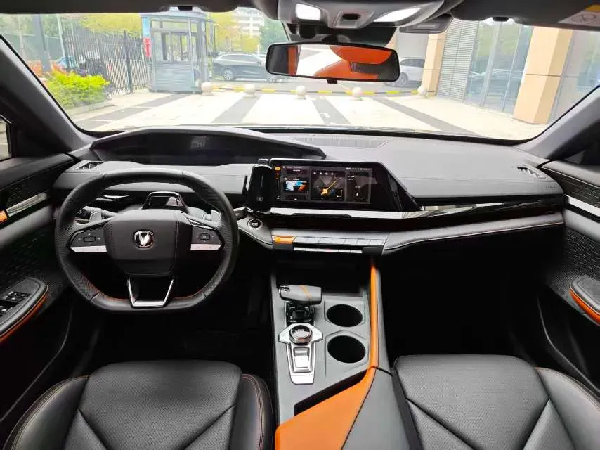 2022 ChangAn UNI-V 1.5T 188HP L4 7DCT,autocango,china used car exporter,china ev exporter,chinese used car exporter,chinese used ev exporter