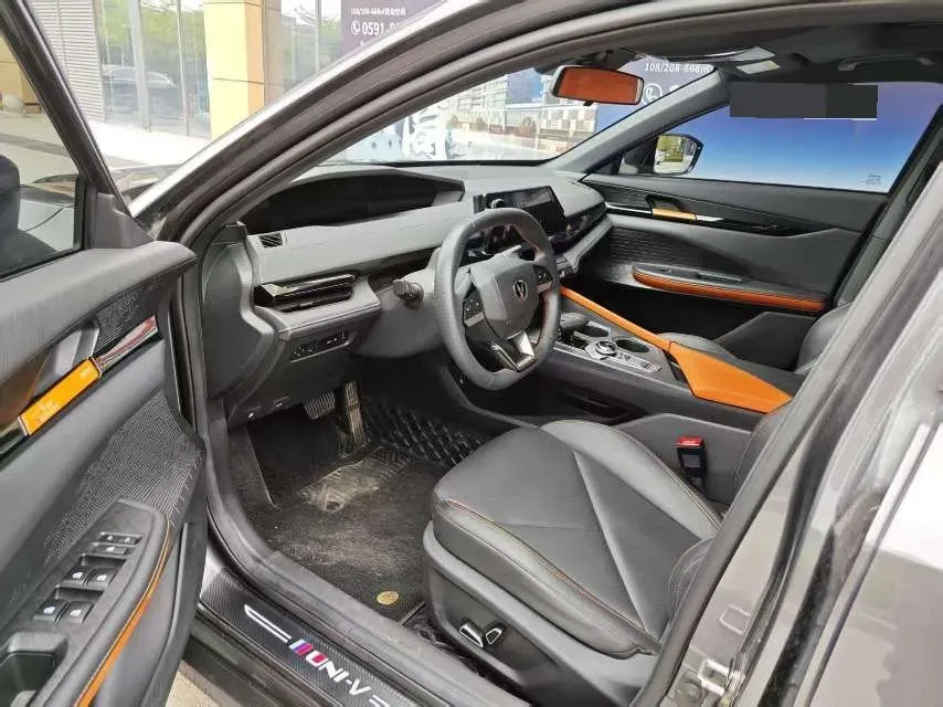 2022 ChangAn UNI-V 1.5T 188HP L4 7DCT,autocango,china used car exporter,china ev exporter,chinese used car exporter,chinese used ev exporter