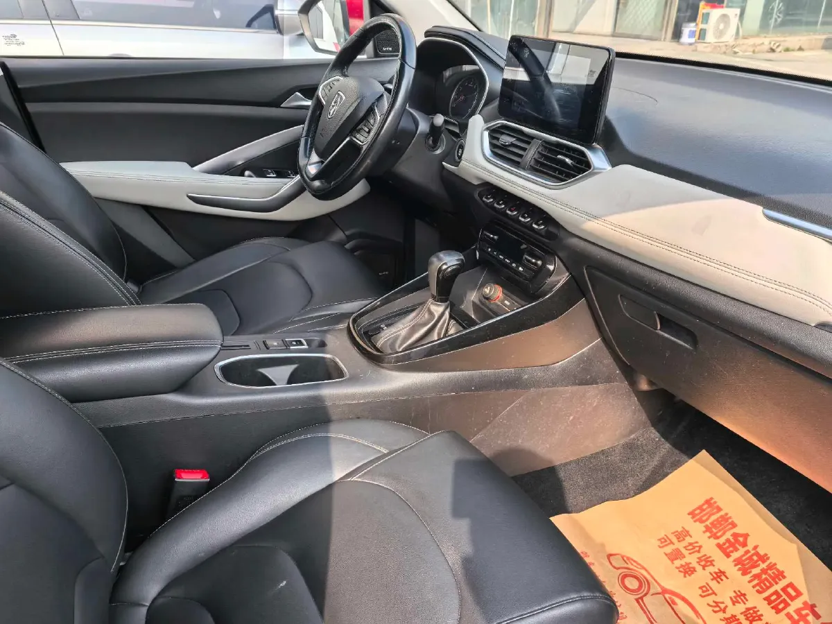 2018 BaoJun 530 1.5T 150HP L4 6DCT,autocango,china used car exporter,china ev exporter,chinese used car exporter,chinese used ev exporter