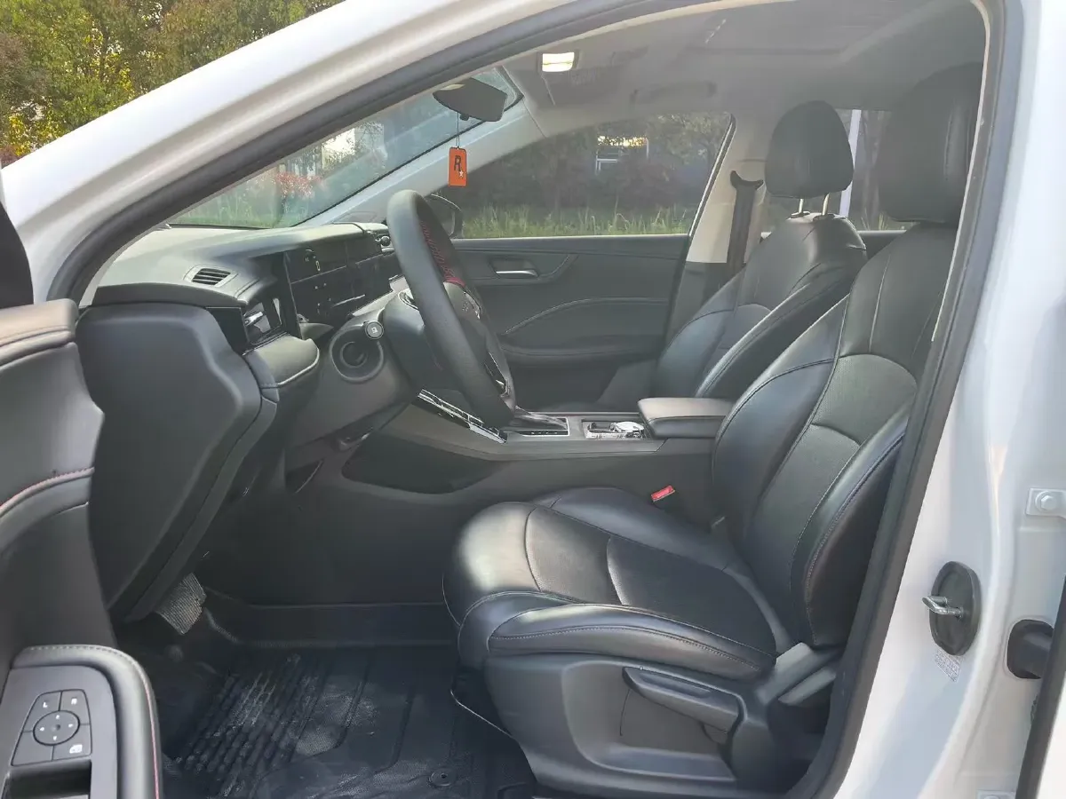 2023 Roewe i5 1.5L 129HP L4 CVT,autocango,china used car exporter,china ev exporter,chinese used car exporter,chinese used ev exporter