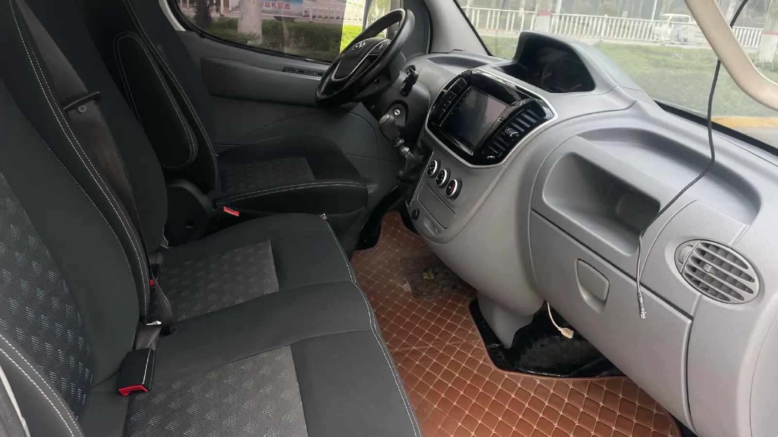 2021 MAXUS XinTu V80 2.0T 139HP L4 6MT,autocango,china used car exporter,china ev exporter,chinese used car exporter,chinese used ev exporter