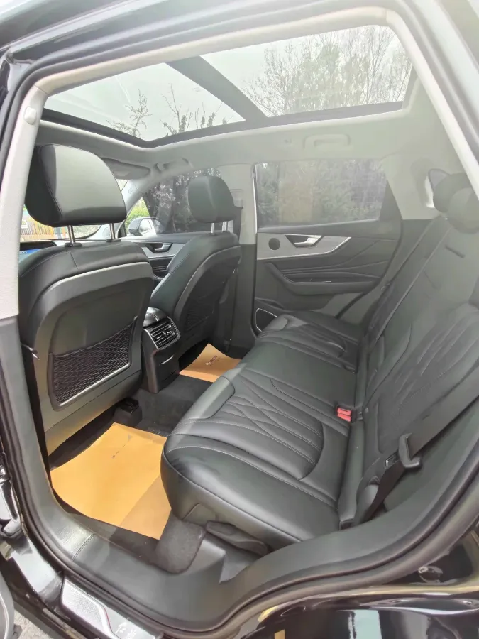 2025 HongQi HS5 2.0T 252HP L4 8AT,autocango,china used car exporter,china ev exporter,chinese used car exporter,chinese used ev exporter