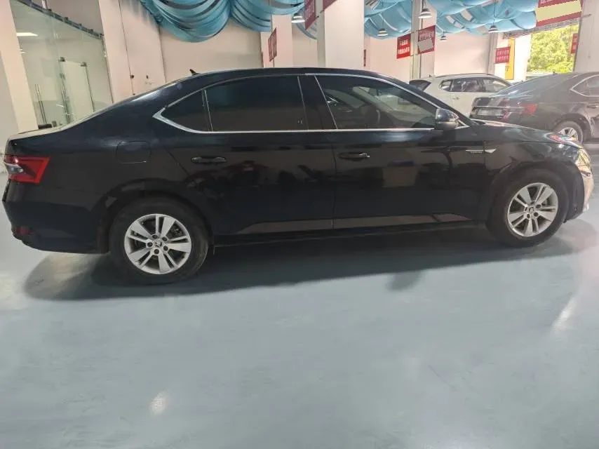 2019 Skoda Superb 1.4T 150HP L4 7DCT,autocango,china used car exporter,china ev exporter,chinese used car exporter,chinese used ev exporter
