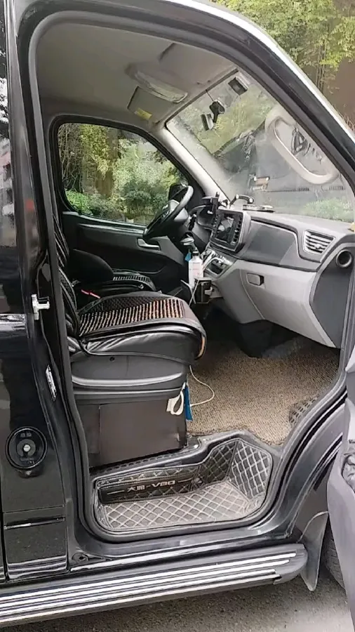 2021 MAXUS XinTu V80 2.0T 139HP L4 6MT,autocango,china used car exporter,china ev exporter,chinese used car exporter,chinese used ev exporter