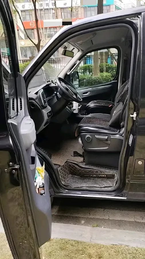 2021 MAXUS XinTu V80 2.0T 139HP L4 6MT,autocango,china used car exporter,china ev exporter,chinese used car exporter,chinese used ev exporter