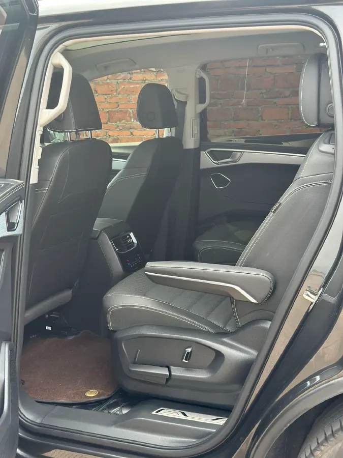 2024 Volkswagen Talagon 2.0T 220HP L4 7DCT,autocango,china used car exporter,china ev exporter,chinese used car exporter,chinese used ev exporter