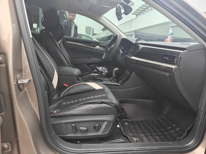 2019 Skoda Kodiak 2.0T 186HP L4 7DCT,autocango,china used car exporter,china ev exporter,chinese used car exporter,chinese used ev exporter