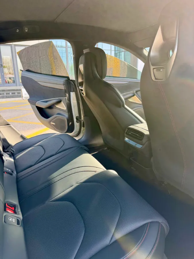 2024 MI SU7 BEV 101KWH,autocango,china used car exporter,china ev exporter,chinese used car exporter,chinese used ev exporter