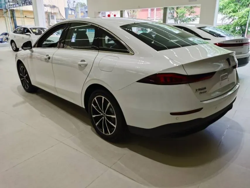 2025 Roewe D7 1.5L 112HP L4 1DHT PHEV 19.7KWH,autocango,china used car exporter,china ev exporter,chinese used car exporter,chinese used ev exporter