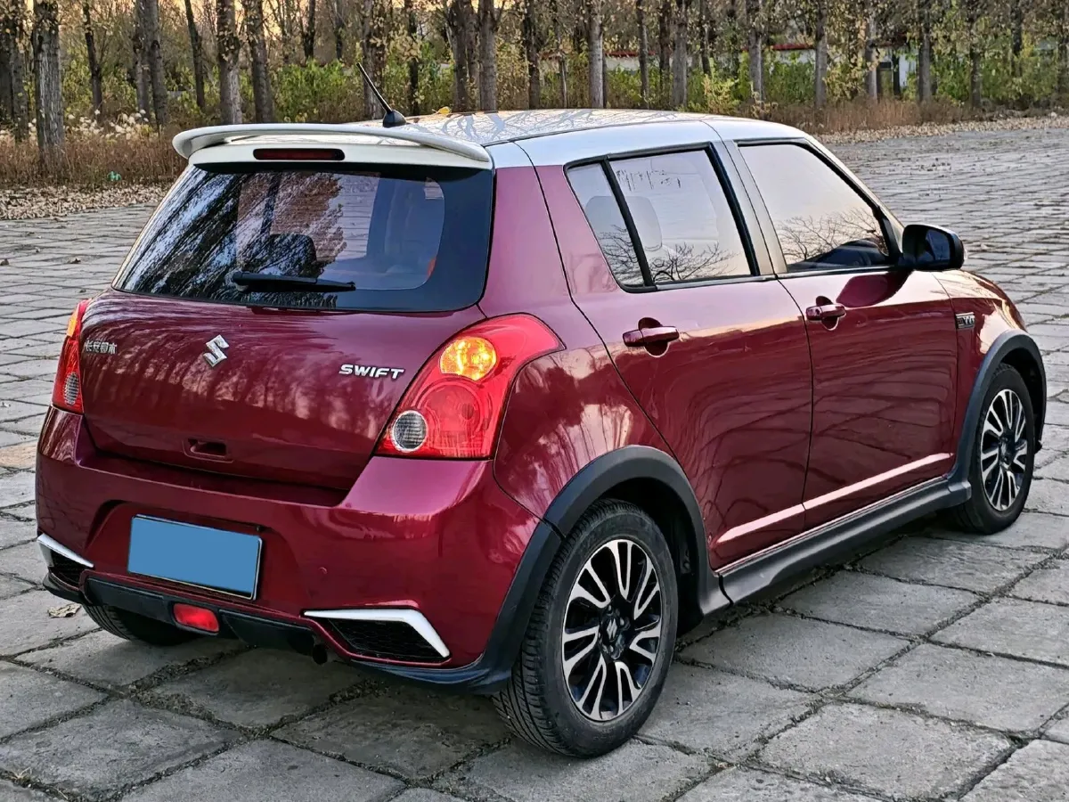 2015 Venucia R50 1.6L 117HP L4 5MT,autocango,china used car exporter,china ev exporter,chinese used car exporter,chinese used ev exporter