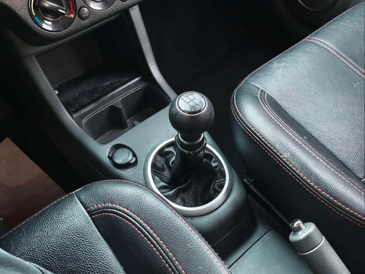 2015 Venucia R50 1.6L 117HP L4 5MT,autocango,china used car exporter,china ev exporter,chinese used car exporter,chinese used ev exporter