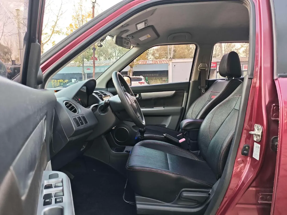 2015 Venucia R50 1.6L 117HP L4 5MT,autocango,china used car exporter,china ev exporter,chinese used car exporter,chinese used ev exporter