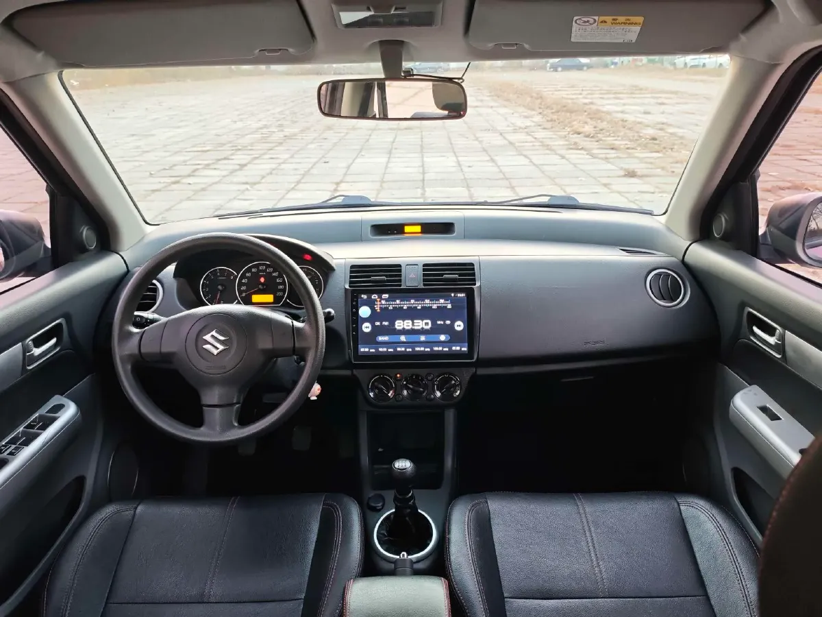 2015 Venucia R50 1.6L 117HP L4 5MT,autocango,china used car exporter,china ev exporter,chinese used car exporter,chinese used ev exporter