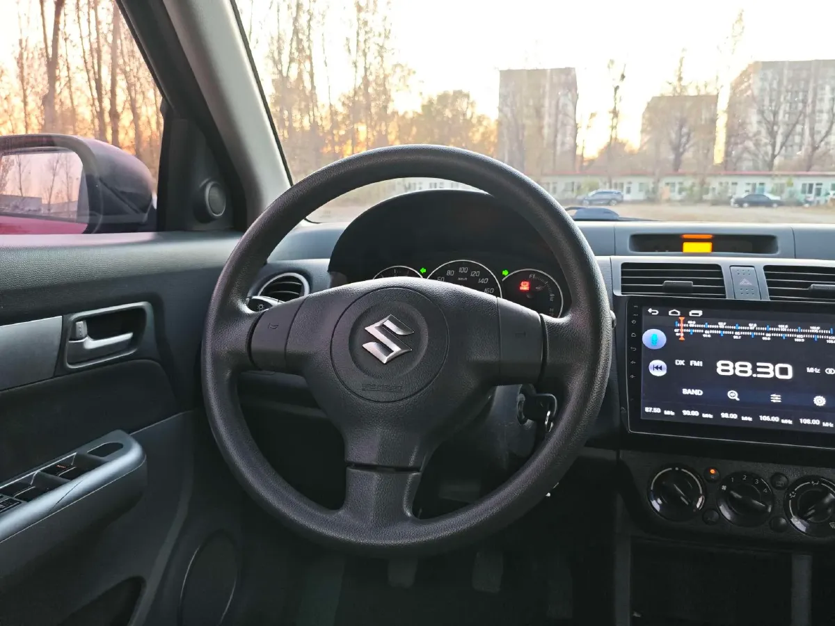 2015 Venucia R50 1.6L 117HP L4 5MT,autocango,china used car exporter,china ev exporter,chinese used car exporter,chinese used ev exporter