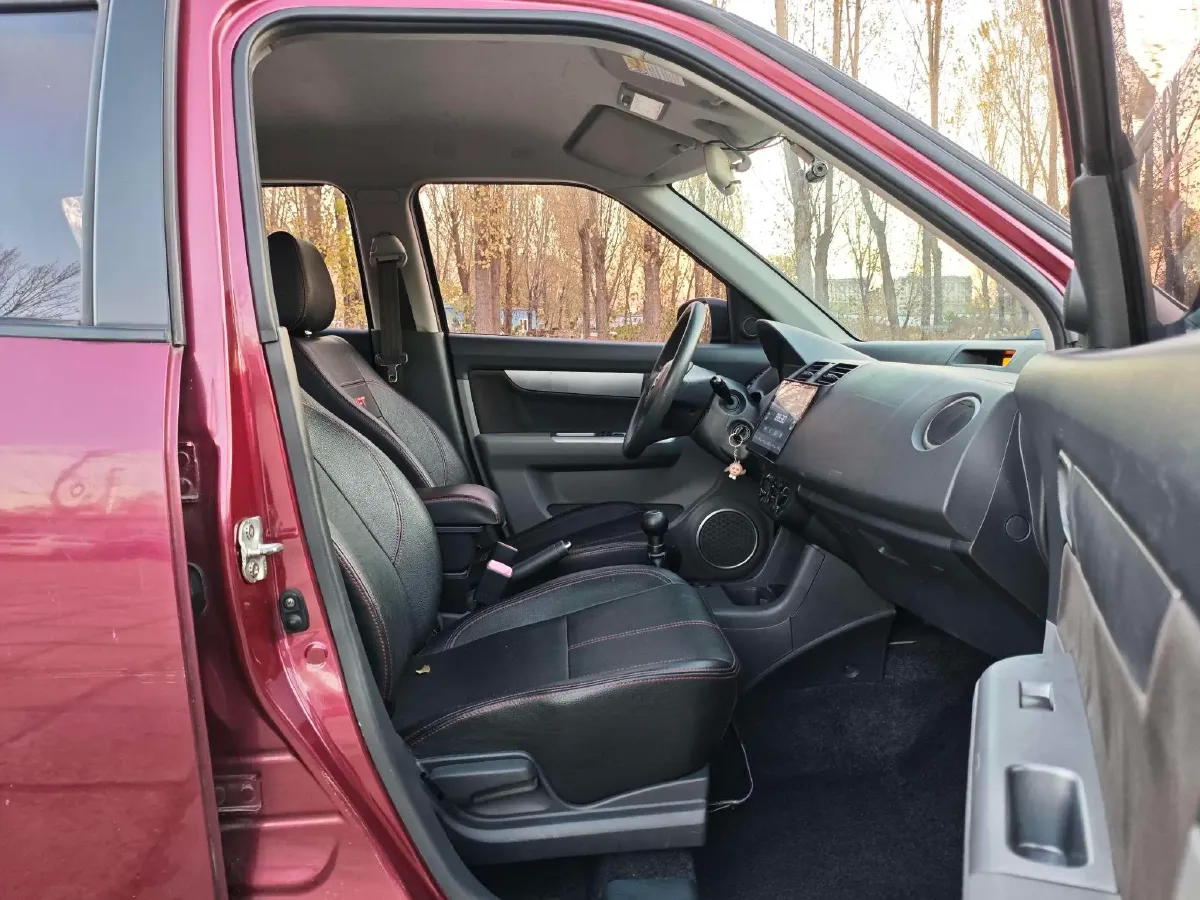 2015 Venucia R50 1.6L 117HP L4 5MT,autocango,china used car exporter,china ev exporter,chinese used car exporter,chinese used ev exporter